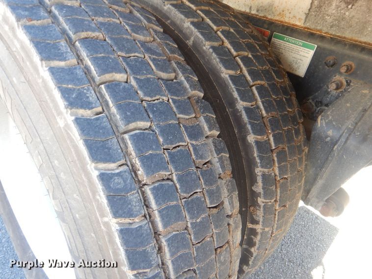 image for item LT9035 2009 Freightliner Business Class M2  bucket truck