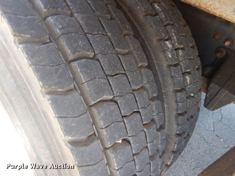 image for item LT9035 2009 Freightliner Business Class M2  bucket truck