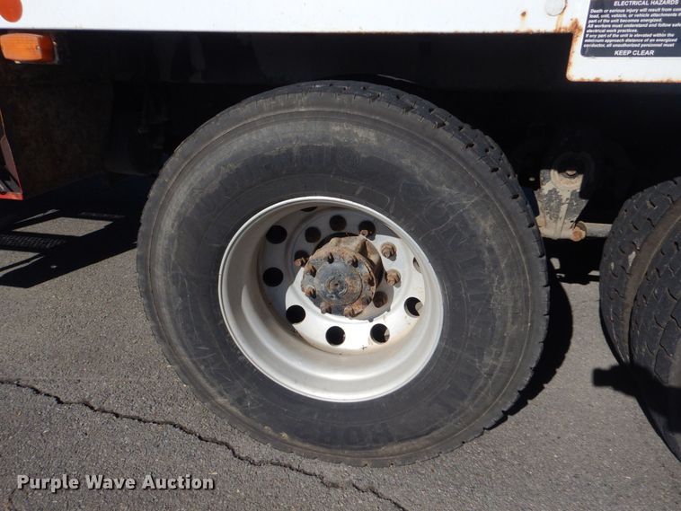 image for item LT9035 2009 Freightliner Business Class M2  bucket truck