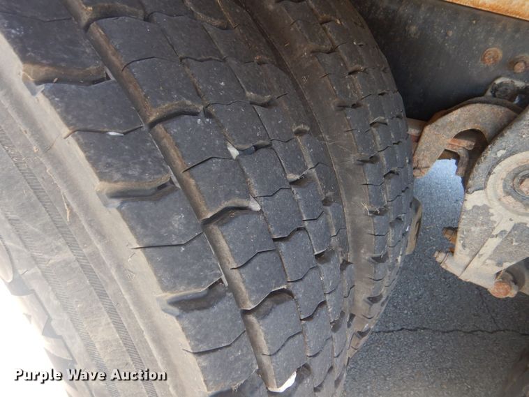 image for item LT9035 2009 Freightliner Business Class M2  bucket truck