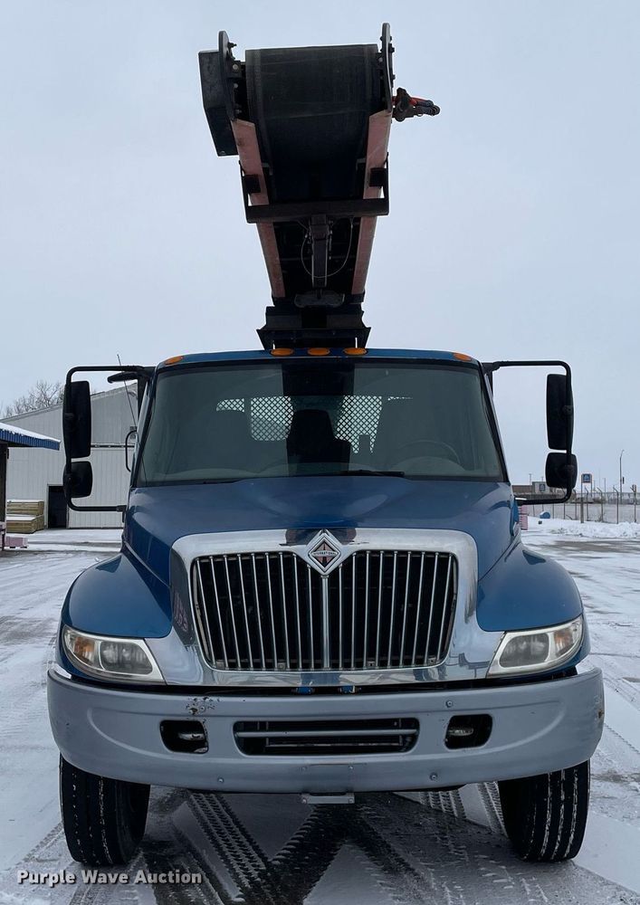 image for item MA9885 2006 International 4300  flatbed truck