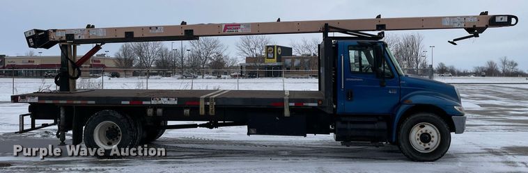 image for item MA9885 2006 International 4300  flatbed truck