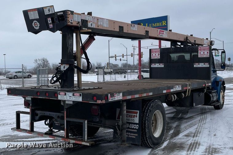 image for item MA9885 2006 International 4300  flatbed truck