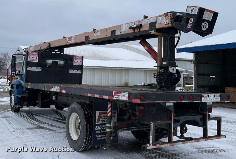 image for item MA9885 2006 International 4300  flatbed truck