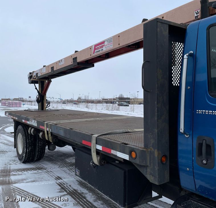 image for item MA9885 2006 International 4300  flatbed truck