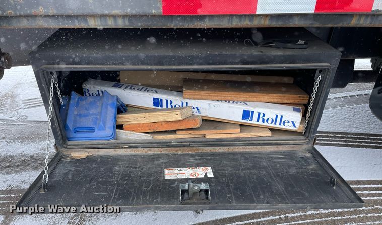 image for item MA9885 2006 International 4300  flatbed truck