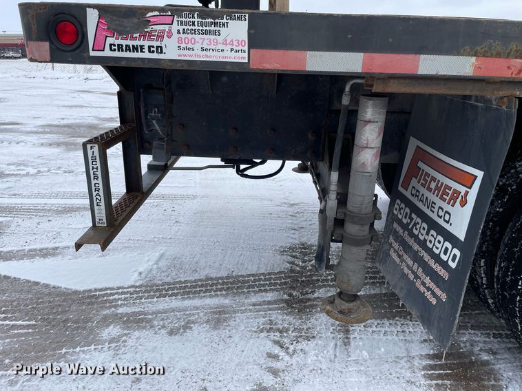 image for item MA9885 2006 International 4300  flatbed truck