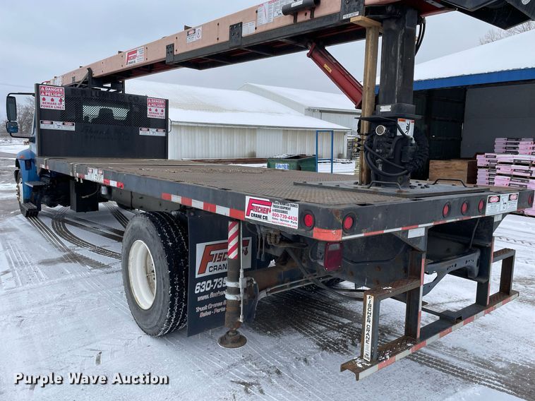 image for item MA9885 2006 International 4300  flatbed truck