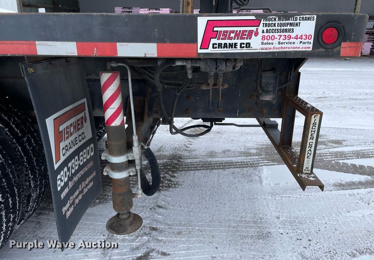 image for item MA9885 2006 International 4300  flatbed truck