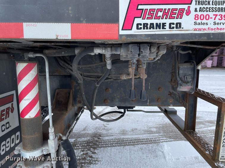 image for item MA9885 2006 International 4300  flatbed truck