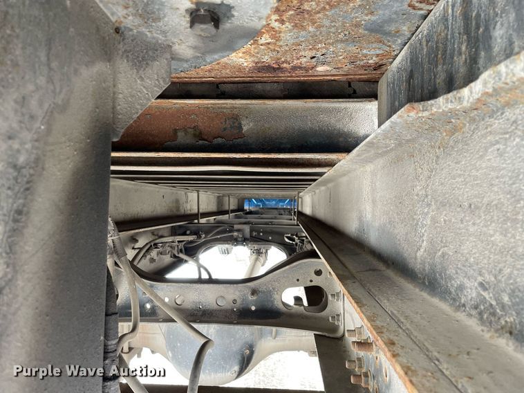 image for item MA9885 2006 International 4300  flatbed truck