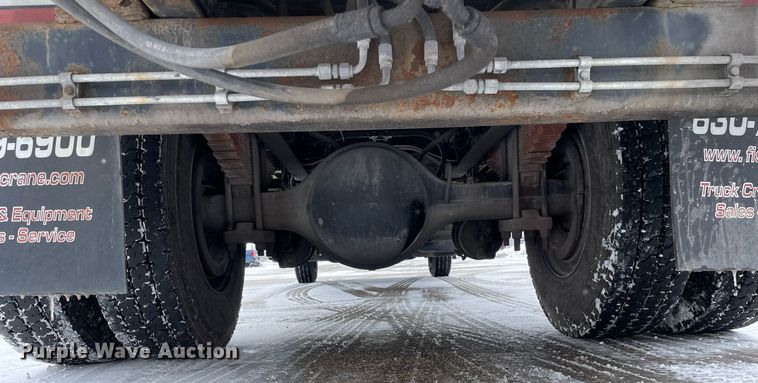 image for item MA9885 2006 International 4300  flatbed truck