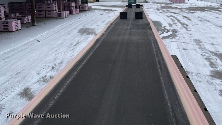 image for item MA9885 2006 International 4300  flatbed truck