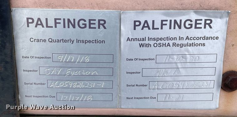 image for item MA9885 2006 International 4300  flatbed truck