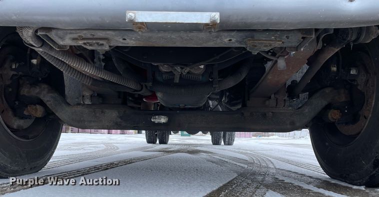 image for item MA9885 2006 International 4300  flatbed truck