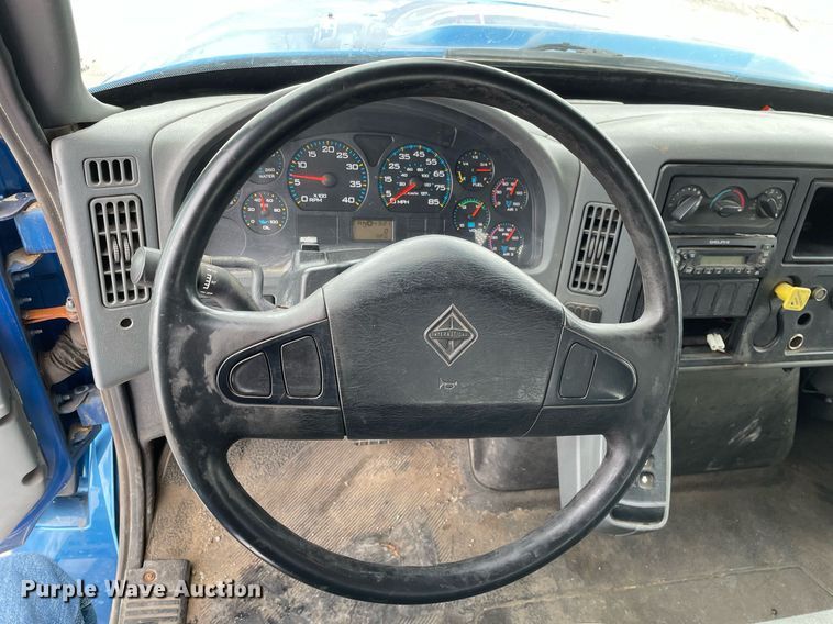 image for item MA9885 2006 International 4300  flatbed truck