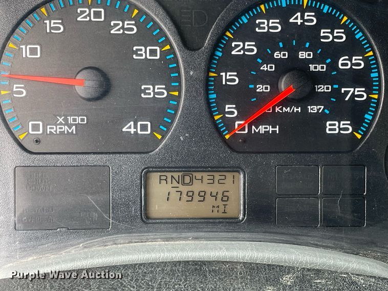 image for item MA9885 2006 International 4300  flatbed truck