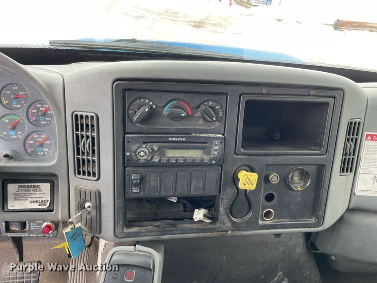 image for item MA9885 2006 International 4300  flatbed truck