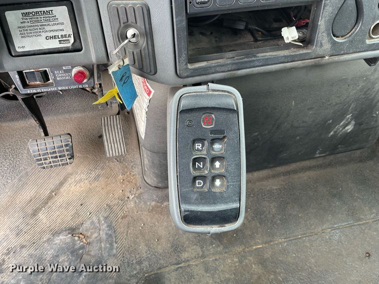 image for item MA9885 2006 International 4300  flatbed truck