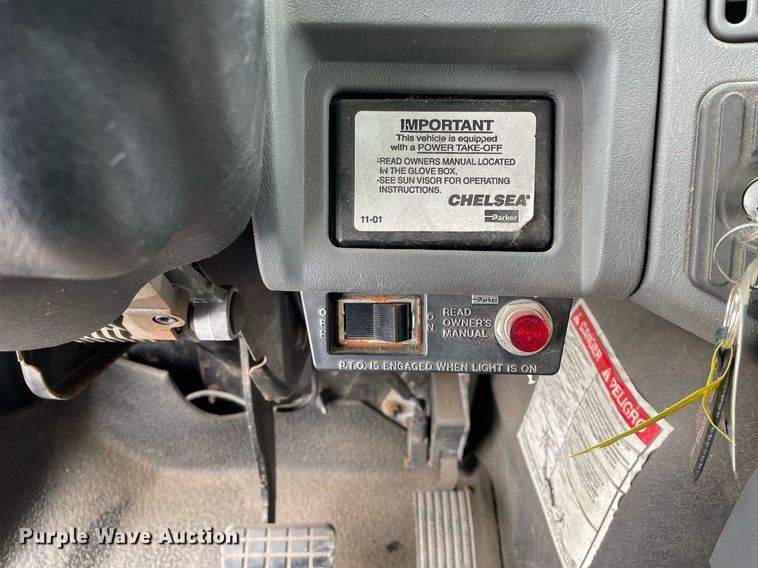 image for item MA9885 2006 International 4300  flatbed truck