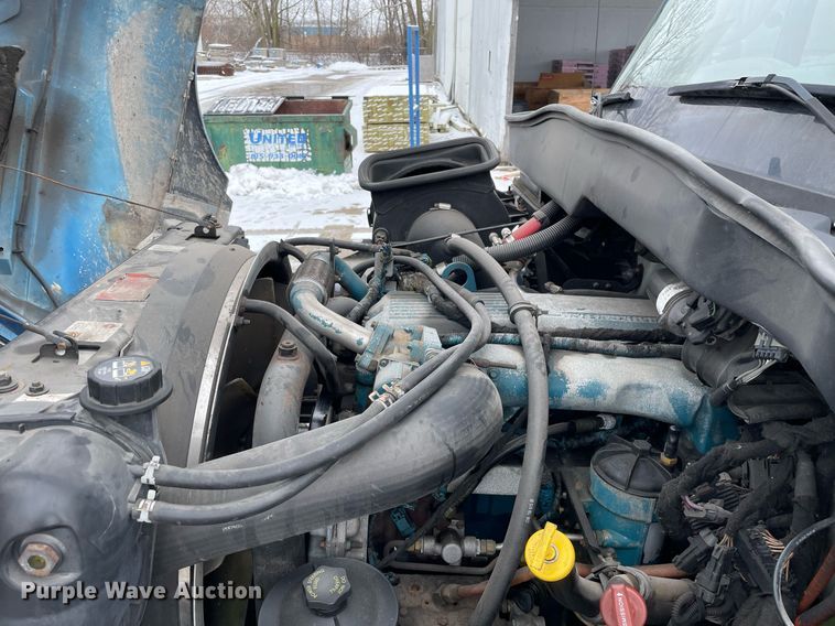 image for item MA9885 2006 International 4300  flatbed truck