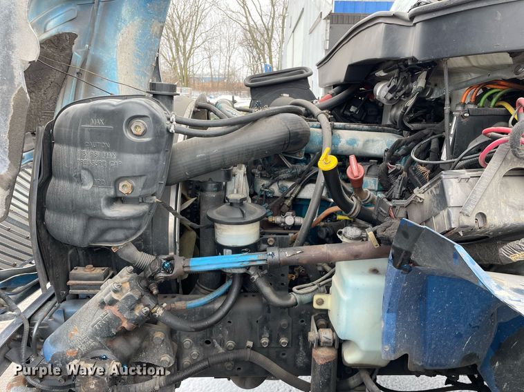 image for item MA9885 2006 International 4300  flatbed truck