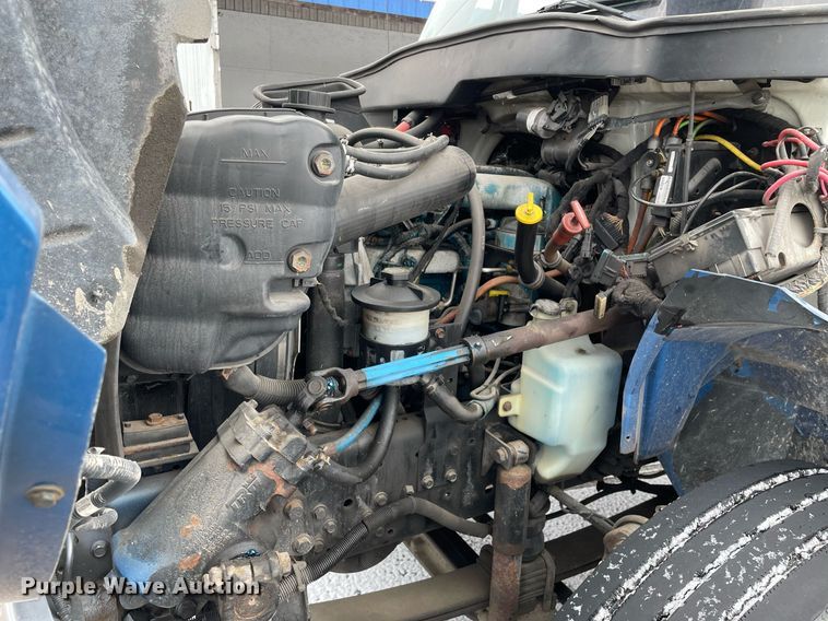 image for item MA9885 2006 International 4300  flatbed truck