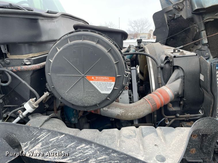 image for item MA9885 2006 International 4300  flatbed truck