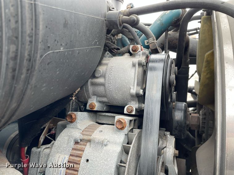 image for item MA9885 2006 International 4300  flatbed truck