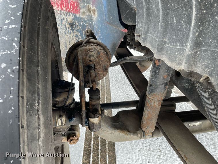 image for item MA9885 2006 International 4300  flatbed truck