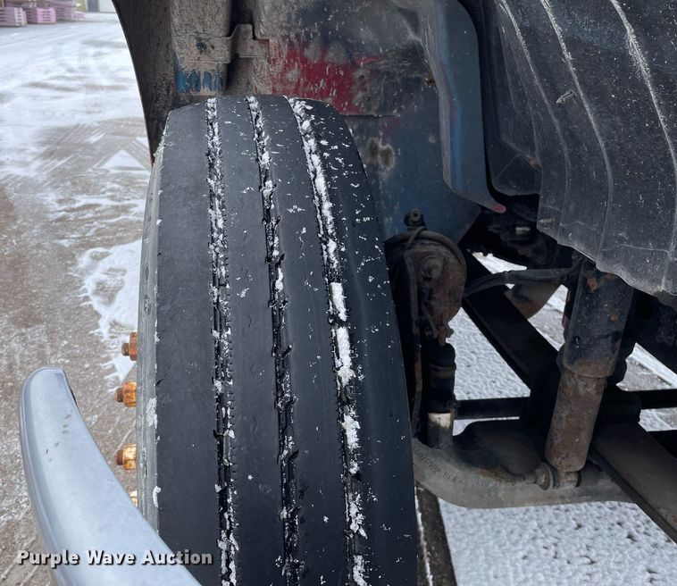 image for item MA9885 2006 International 4300  flatbed truck