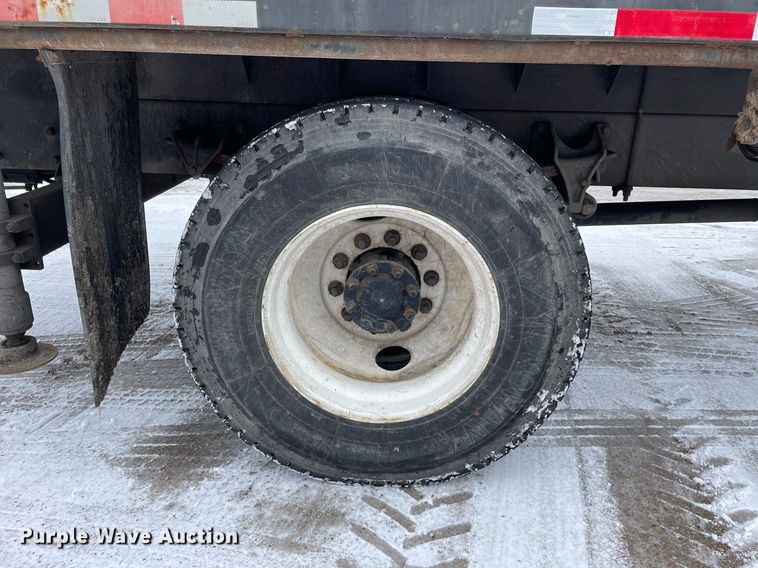 image for item MA9885 2006 International 4300  flatbed truck