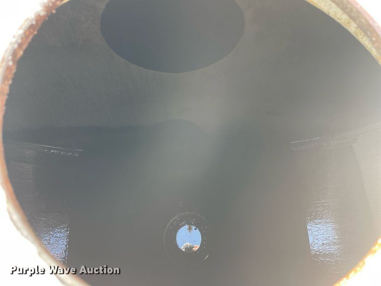 image for item MA9899 2006 Peterbilt 335  tank truck