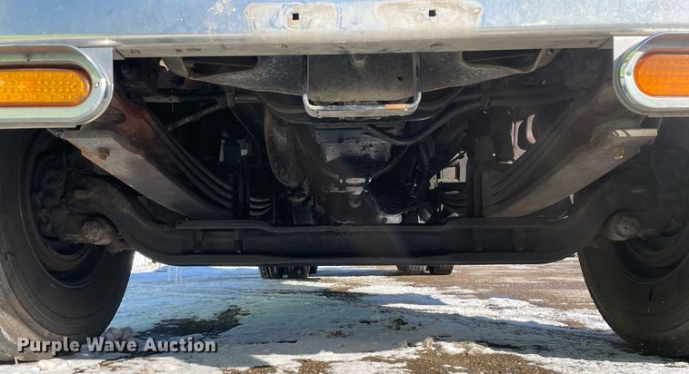 image for item MA9899 2006 Peterbilt 335  tank truck