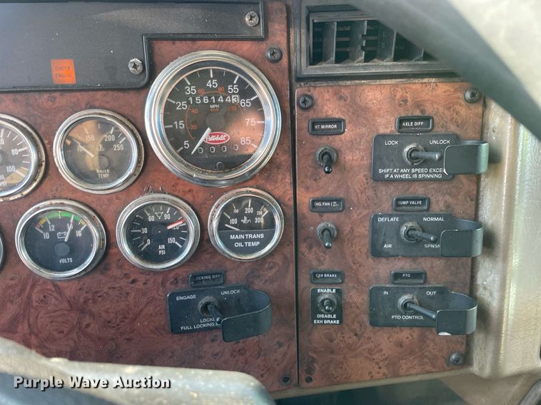 image for item MA9899 2006 Peterbilt 335  tank truck