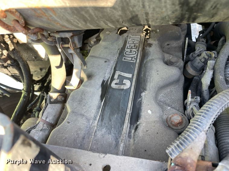 image for item MA9899 2006 Peterbilt 335  tank truck