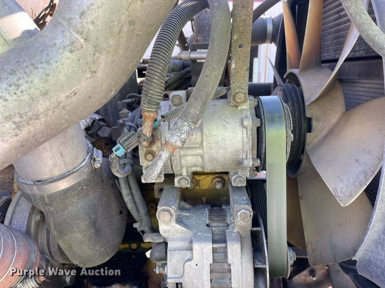 image for item MA9899 2006 Peterbilt 335  tank truck