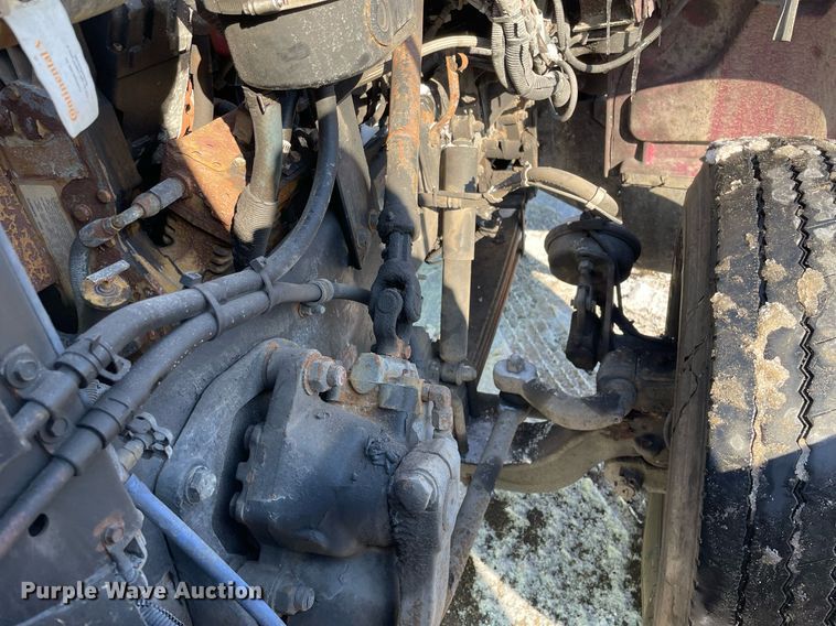 image for item MA9899 2006 Peterbilt 335  tank truck