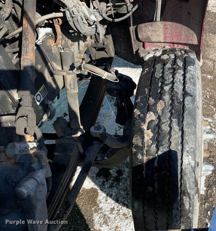 image for item MA9899 2006 Peterbilt 335  tank truck