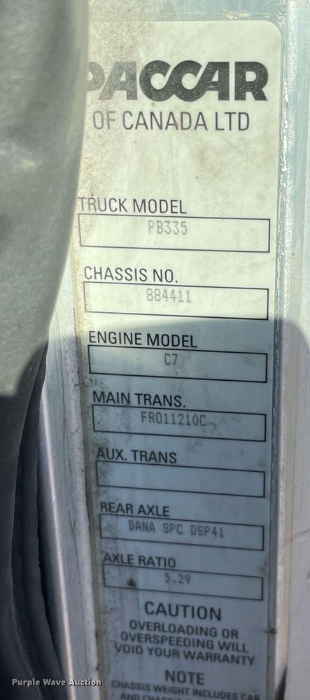 image for item MA9899 2006 Peterbilt 335  tank truck