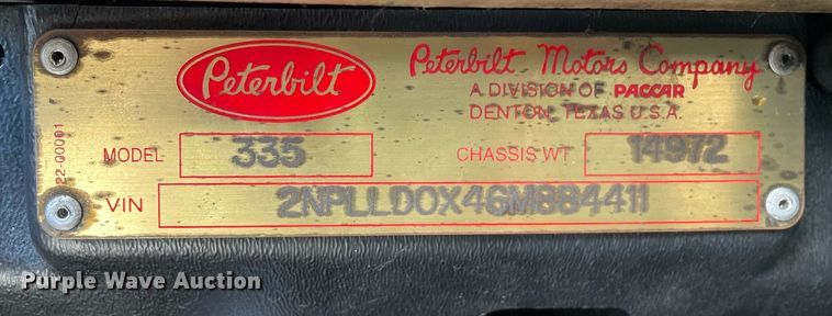 image for item MA9899 2006 Peterbilt 335  tank truck