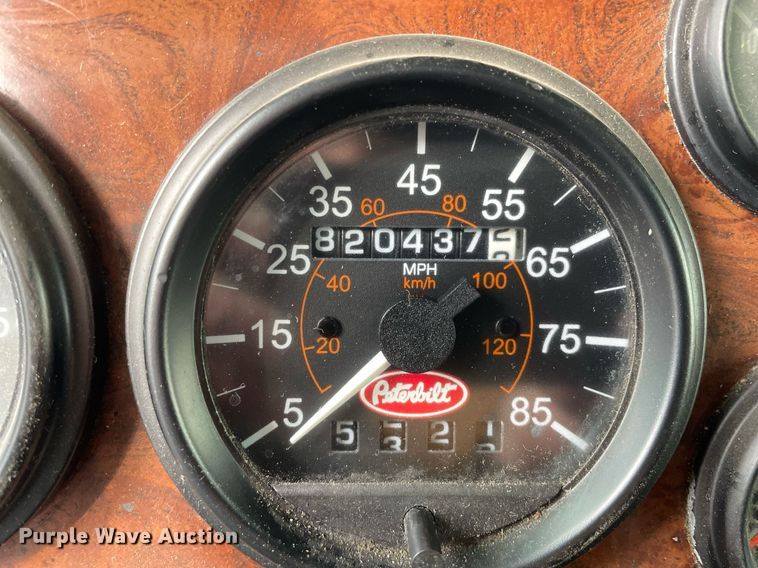 image for item MA9902 2003 Peterbilt 385  vacuum truck