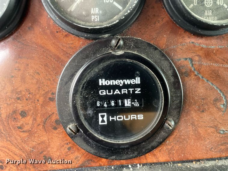 image for item MA9902 2003 Peterbilt 385  vacuum truck