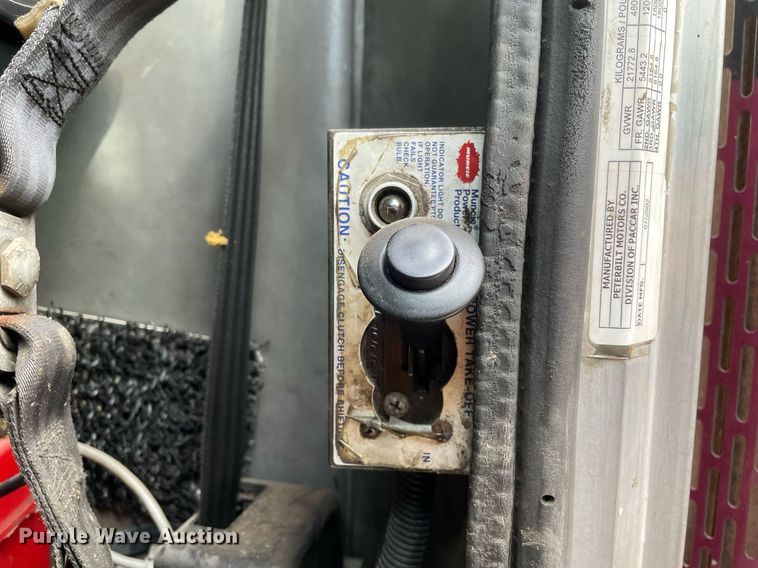 image for item MA9902 2003 Peterbilt 385  vacuum truck