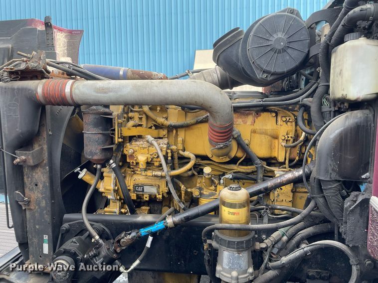 image for item MA9902 2003 Peterbilt 385  vacuum truck