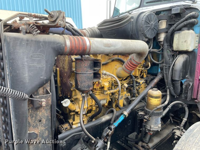 image for item MA9902 2003 Peterbilt 385  vacuum truck