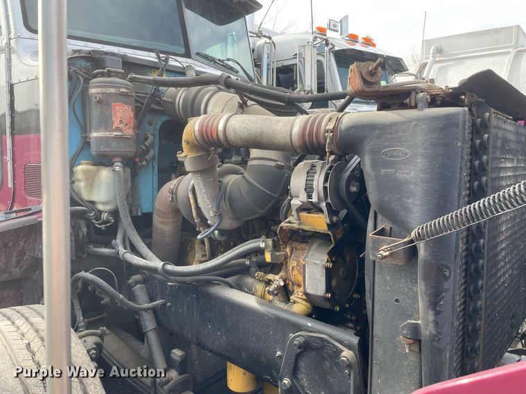 image for item MA9902 2003 Peterbilt 385  vacuum truck