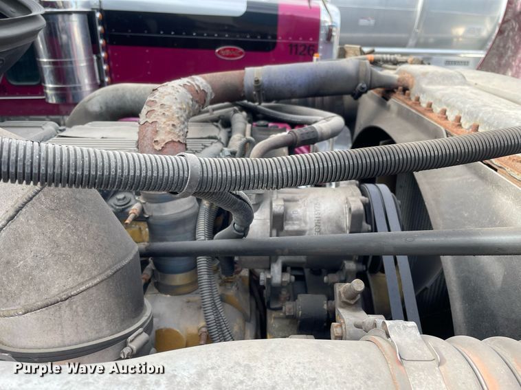 image for item MA9902 2003 Peterbilt 385  vacuum truck