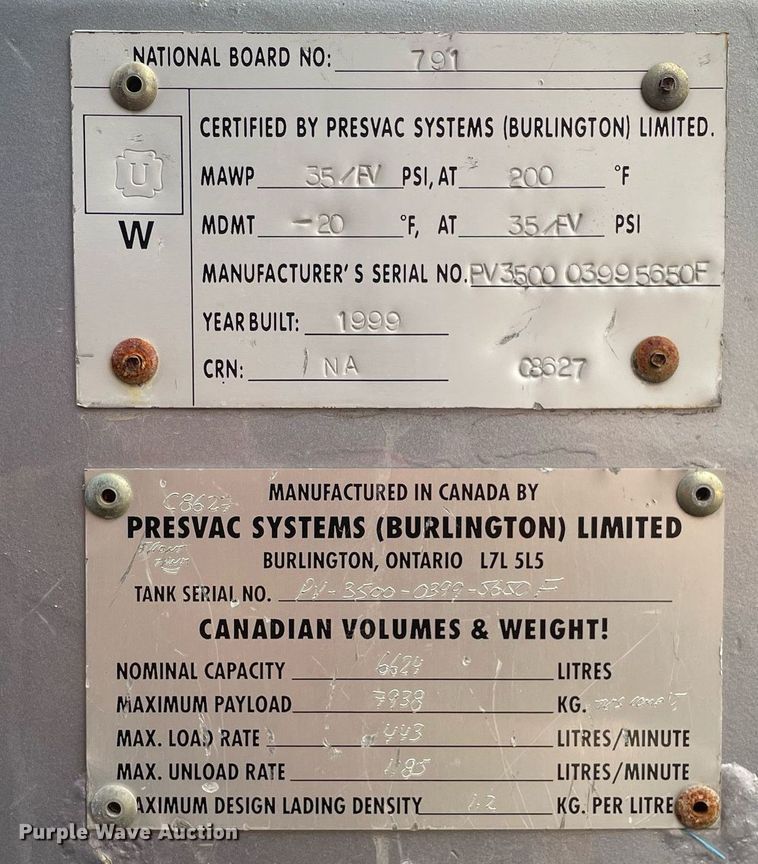 image for item MA9902 2003 Peterbilt 385  vacuum truck