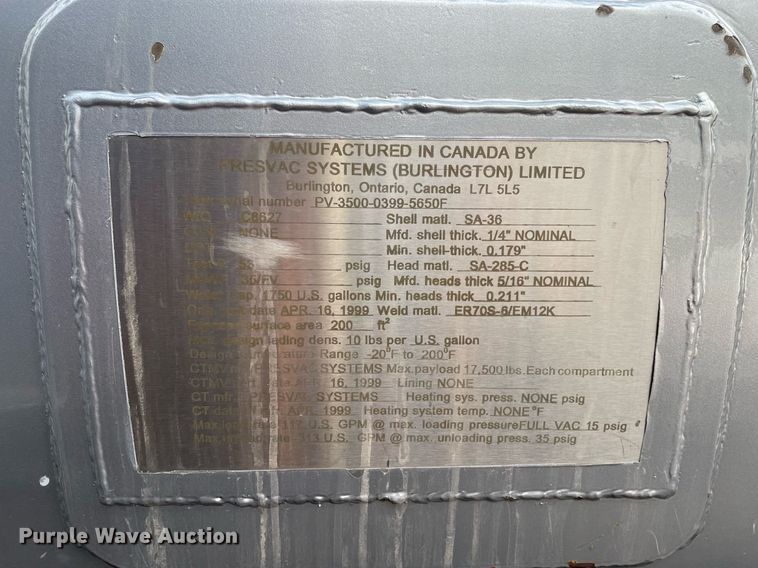 image for item MA9902 2003 Peterbilt 385  vacuum truck